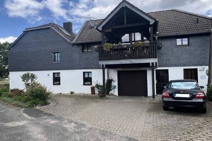 Uriges Wohnhaus mit gemütlichem Innenhof und Einliegerwohnung in 41179 MG-Rheindahlen 8 zimmer