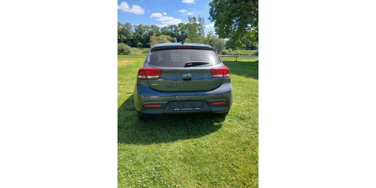 Kia Rio 82.000 km 7.850 &euro; Föhren 54343