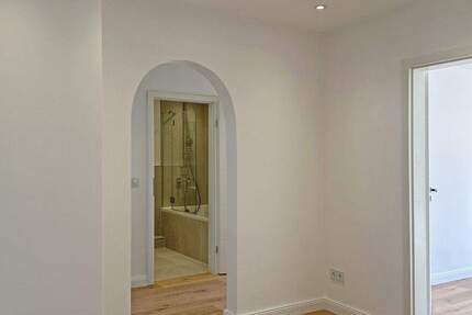 Modernes Wohnen im Grünen | Erstbezug nach umfassender Sanierung | courtagefrei, inkl. TG-Stellplatz 3 zimmer