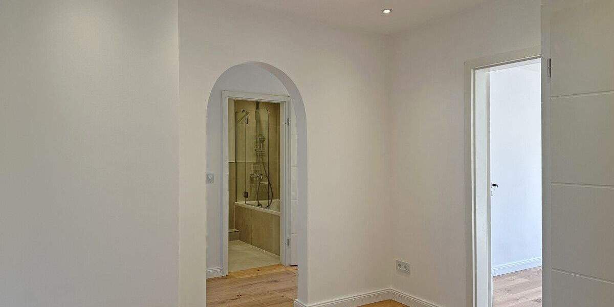 Modernes Wohnen im Grünen | Erstbezug nach umfassender Sanierung | courtagefrei, inkl. TG-Stellplatz 3 zimmer