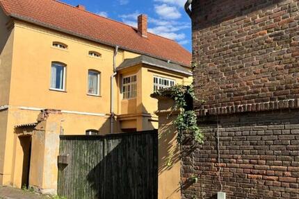 Haus Hohenmölsen - 12 Zimmer, 300 m&sup2;, 152.000&euro; | Angebot:25209956