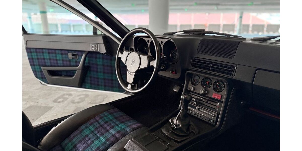 Porsche 924 90.800 km 22.000 &euro; Stuttgart 70173