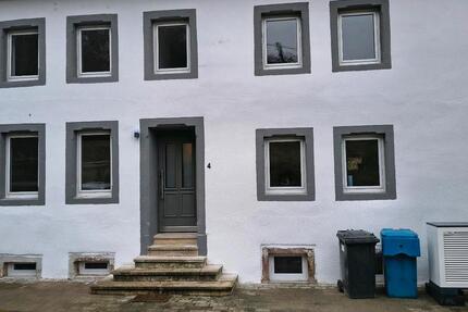 Teil-Saniertes Altbauhaus in ruhiger Lage zu vermieten 6 zimmer