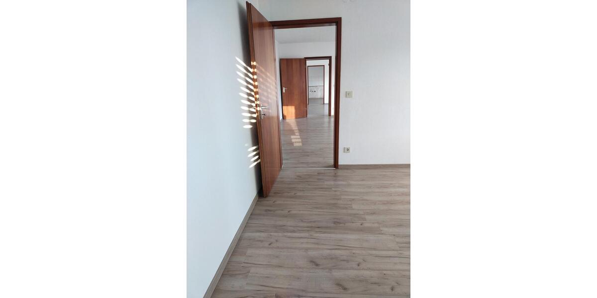 Schöne 4-Zimmer DG Wohnung 100 qm an Selbstzahler zu vermieten 4 zimmer