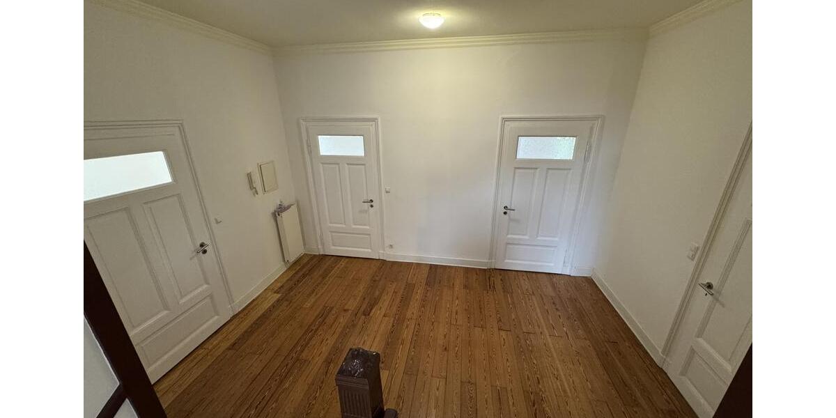 Villa Markkleeberg - 7 Zimmer, 307 m&sup2;, 3.950&euro; | Angebot:23198094