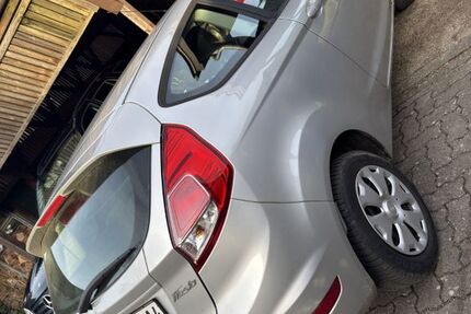 Ford Fiesta 190.000 km 4.200 &euro; Kuden 25712