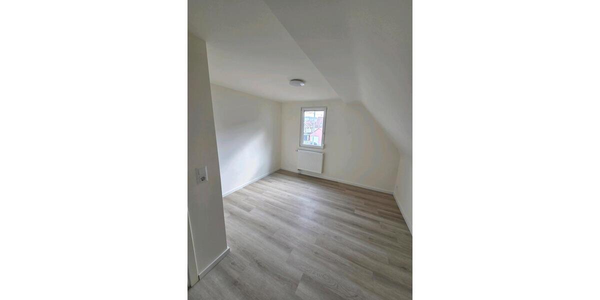 Etagenwohnung Reutlingen - 4 Zimmer, 85 m&sup2;, 1.200&euro; | Angebot:25446936