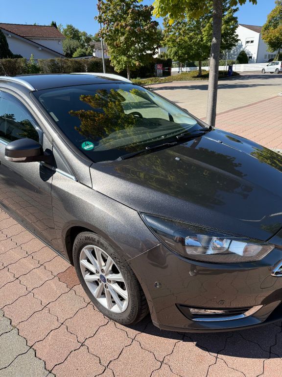 Ford Focus 211.000 km 6.900 € Scheuring 86937