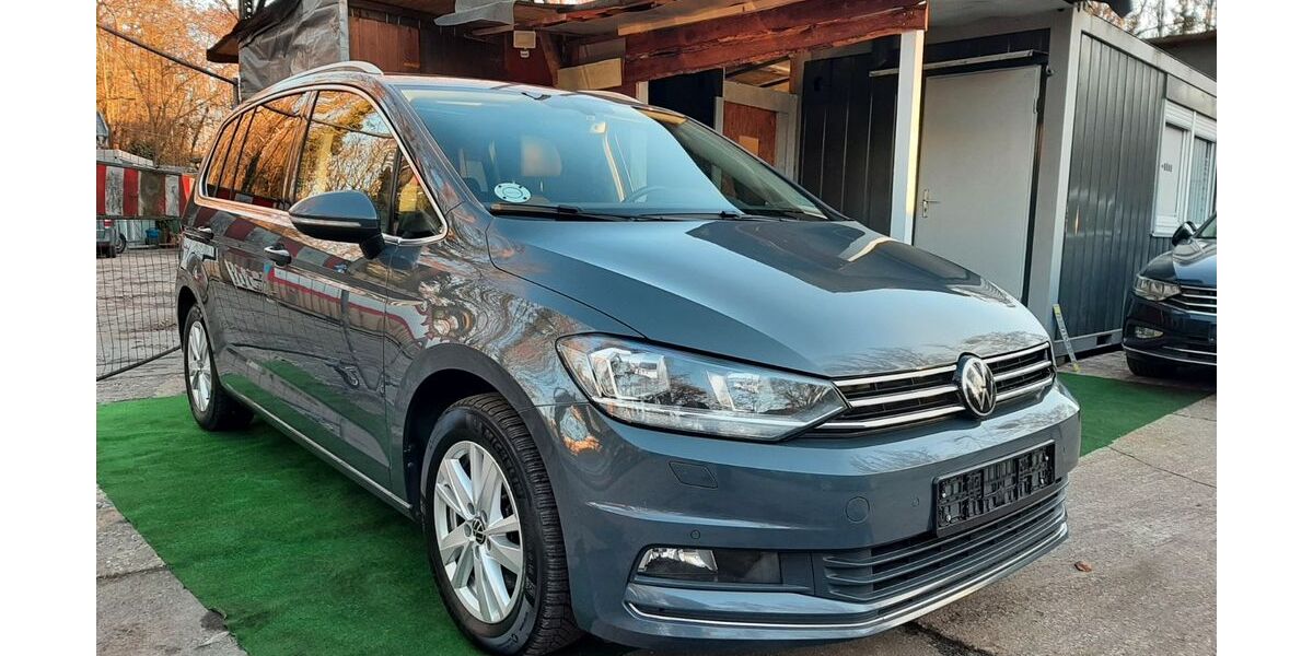VW Touran 147.000 km 19.950 &euro; Berlin 12247