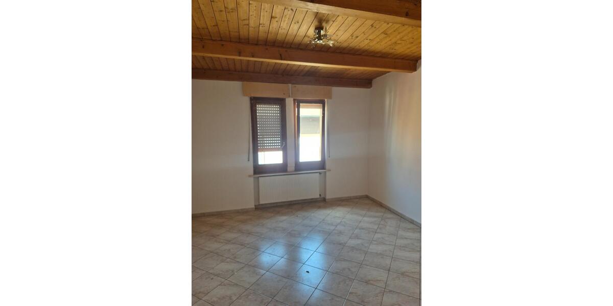Etagenwohnung Saarbrücken West - 4 Zimmer, 95 m&sup2;, 700&euro; | Angebot:26424978