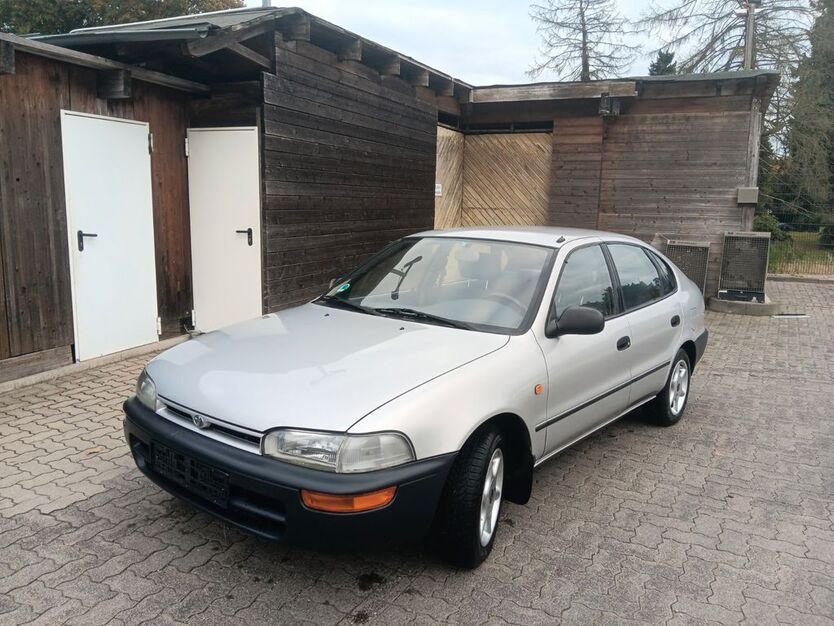 Toyota Corolla 102.000 km 2.499 € Düsseldorf 40233