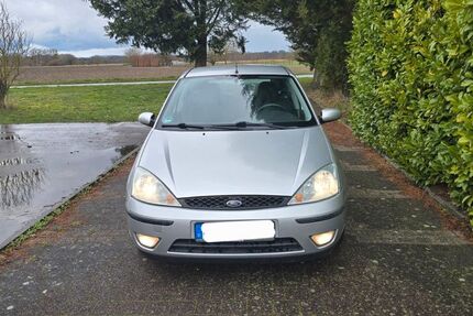 Ford Focus 145.000 km 2.250 &euro; Graben 76676