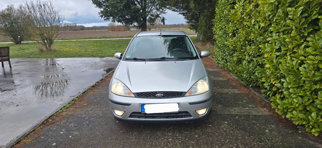 Ford Focus 145.000 km 2.250 &euro; Graben 76676