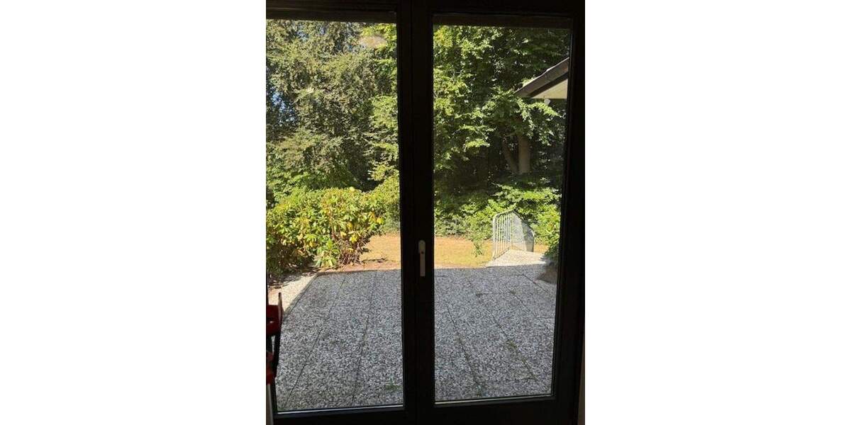 Provisionsfrei vom Eigentümer: Renovierter Bungalow in Parklage auf 702 m² Endgrundstück 4 zimmer