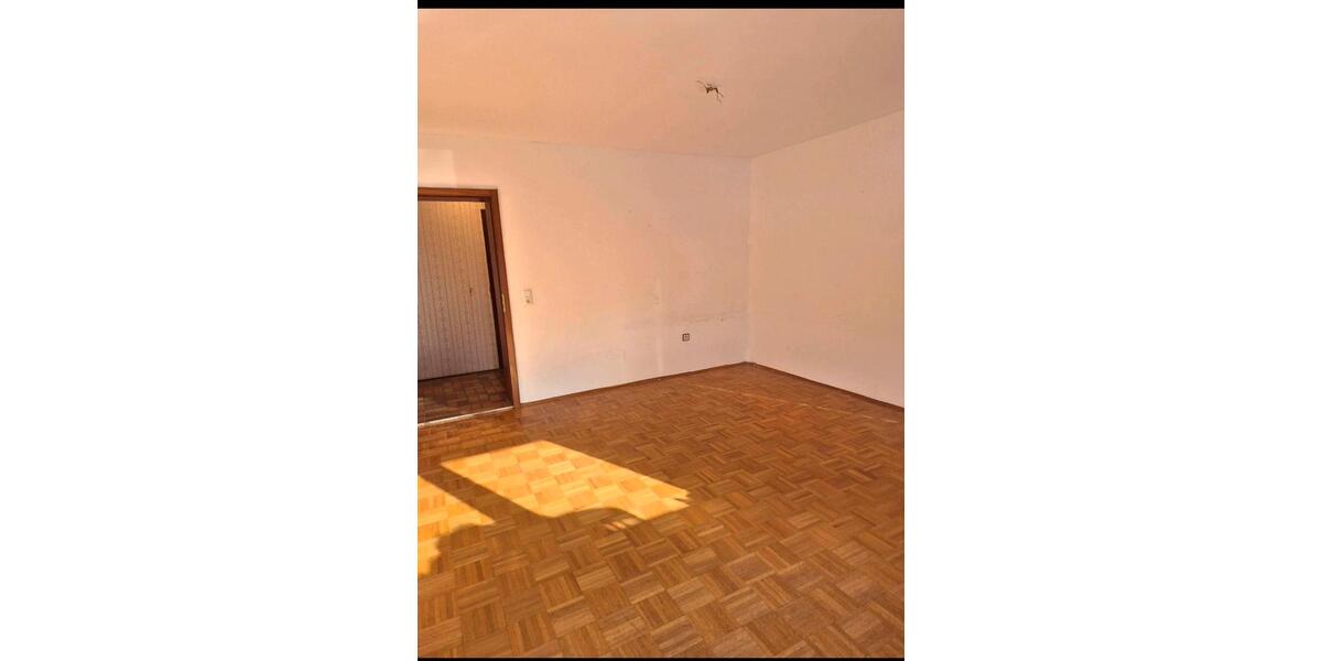 Erdgeschoßwohnung Regenstauf - 4 Zimmer, 124 m&sup2;, 1.000&euro; | Angebot:25126685