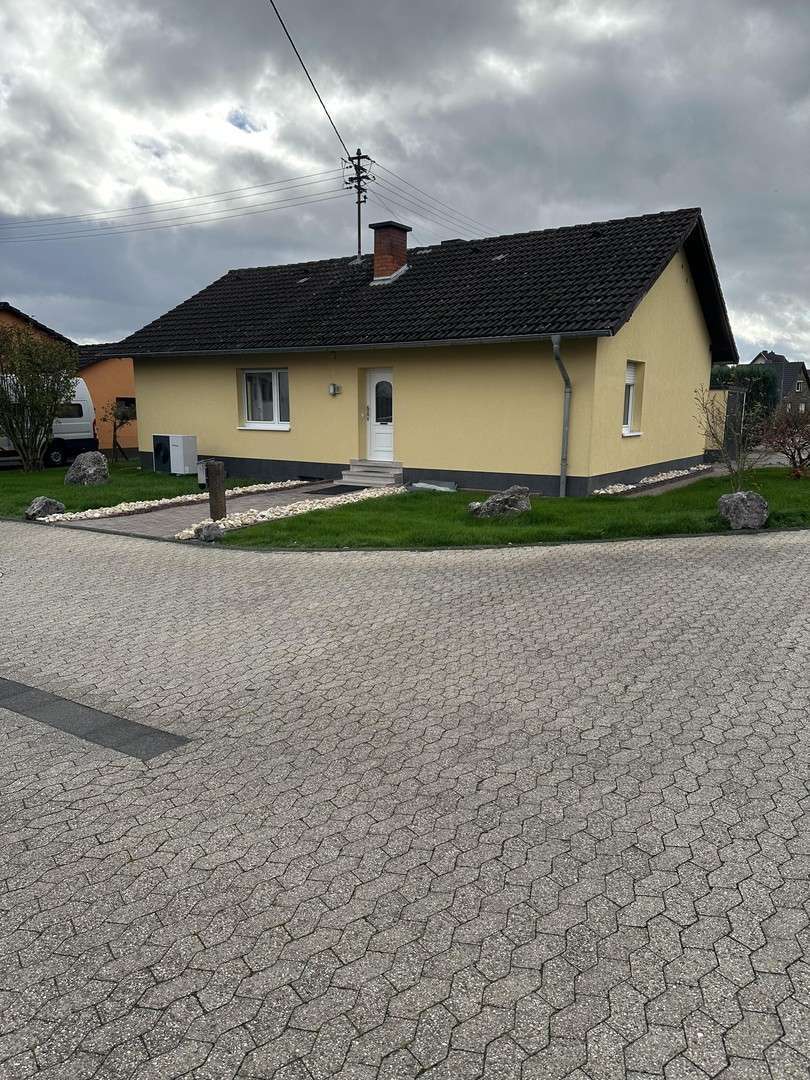 Haus zum Mieten in Brohl-Lützing 1.200 € 113 m² 6 zimmer