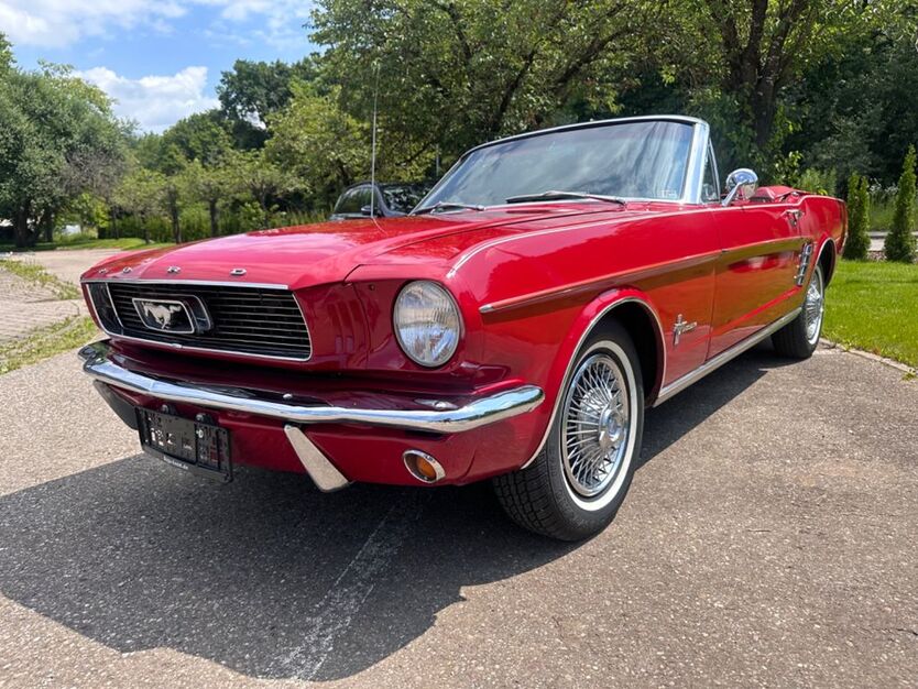 Ford Mustang 82.000 km 32.900 € Westhausen 73463