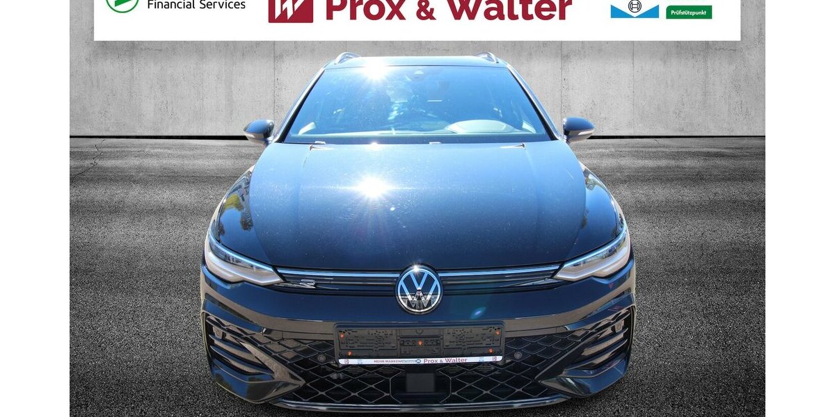 VW Golf VIII Variant 1.5 TSI R-Line LED+KAMERA+ACC 32.175 km 26.900 &euro; Hagenow 19230