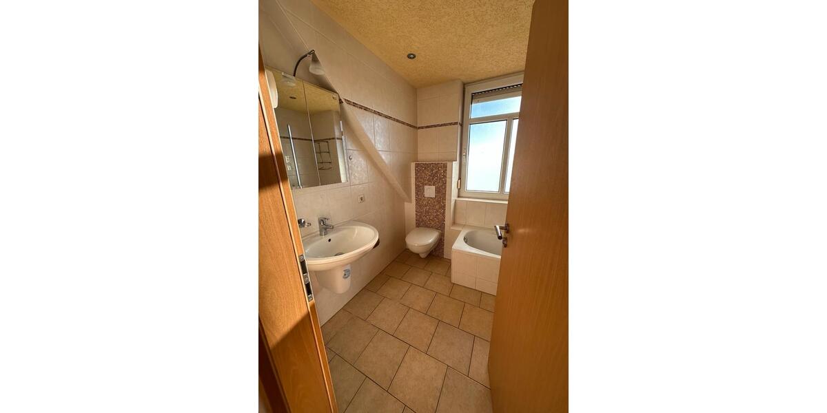 Dachgeschoßwohnung Aschersleben - 3 Zimmer, 85 m&sup2;, 669&euro; | Angebot:26441632