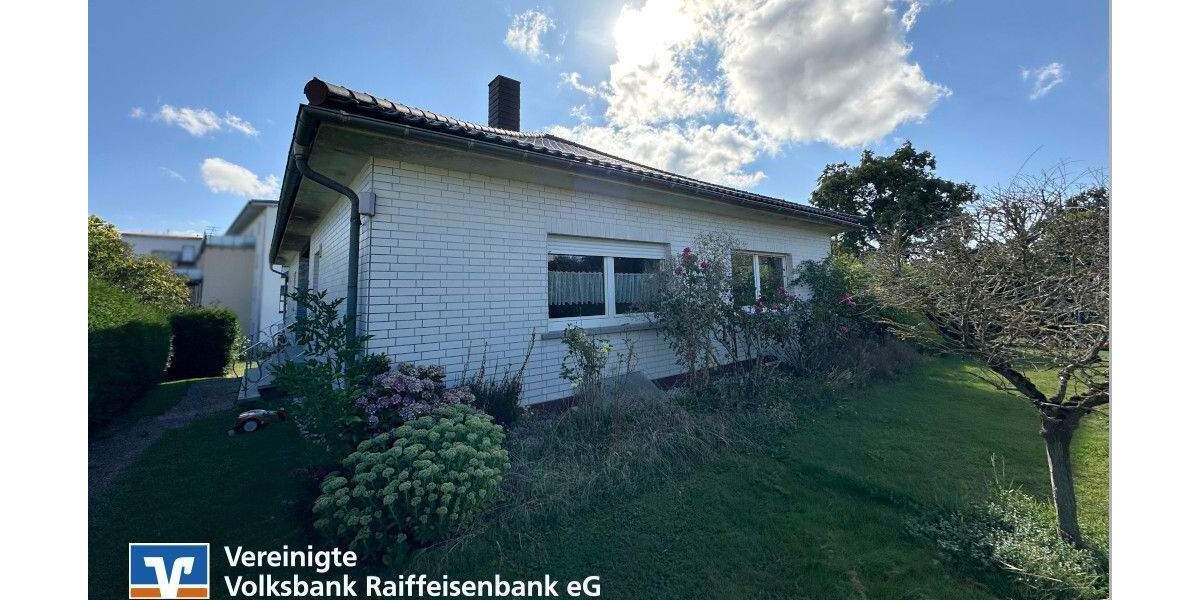 Attraktives Zweifamilienhaus mit großem Grundstück 9 zimmer