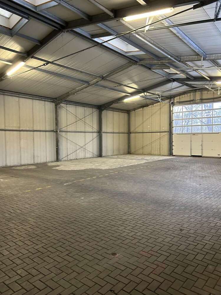 Halle in Lünen 2.400 €
