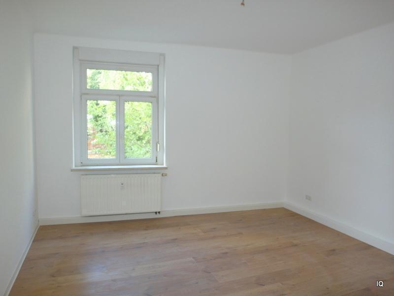 Ab Nov. 2025: Schöne 3-Zimmer-Wohnung mit Balkon und Laminatboden * EBK kann übernommen werden