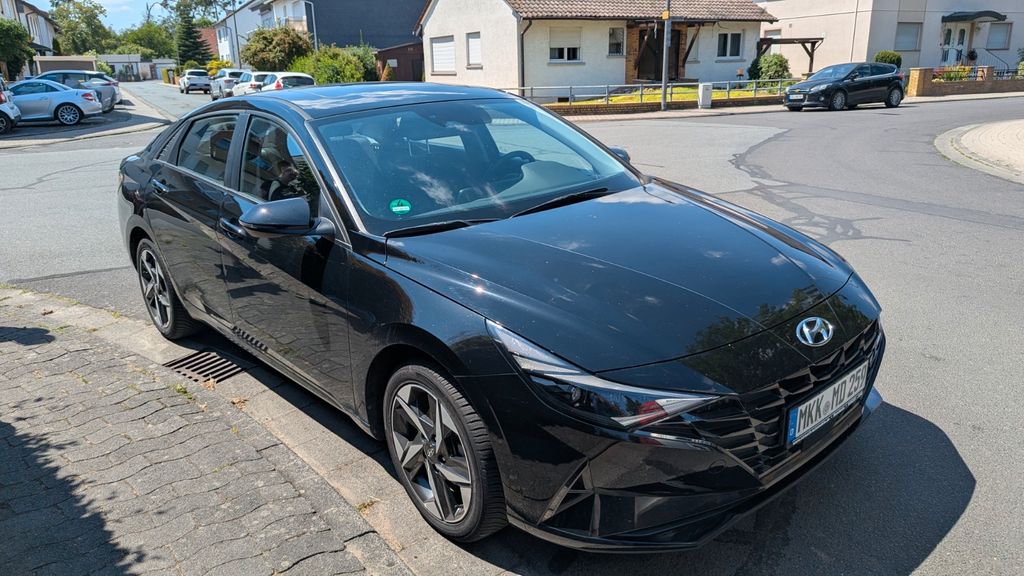 Hyundai Elantra 49.000 km 19.900 &euro; Worfelden 64572