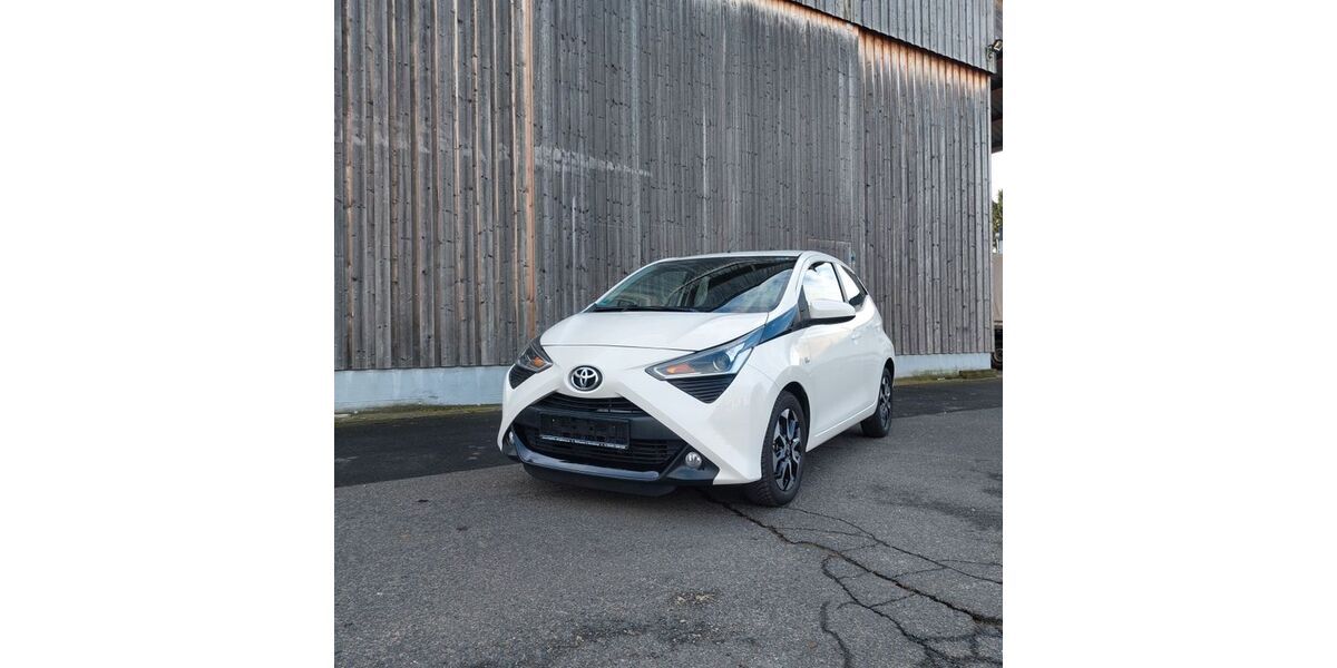 Toyota Aygo (X) 73.600 km 8.400 &euro; Lohmar 53797