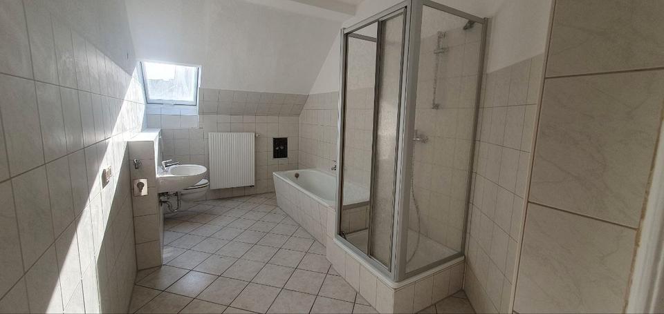Dachgeschoßwohnung Hainichen - 3 Zimmer, 80 m&sup2;, 500&euro; | Angebot:26652970