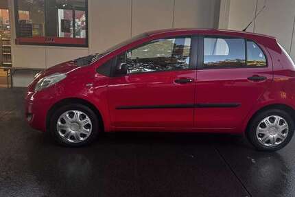 Toyota Yaris 101.500 km 2.700 € Berlin 13355