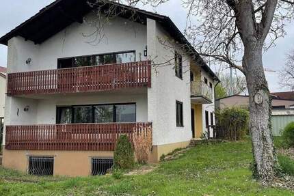 Zweifamilienhaus in Erlangen-Bruck – Ihre Chance zur Neugestaltung (Sanierungsbedürftig) 8 zimmer