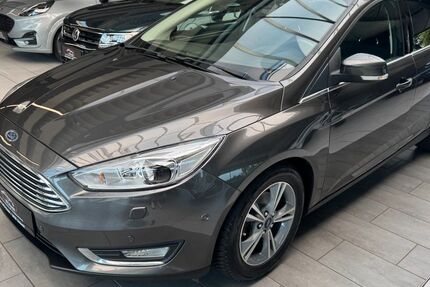 Ford Focus 118.000 km 7.900 &euro; Detmold 32758