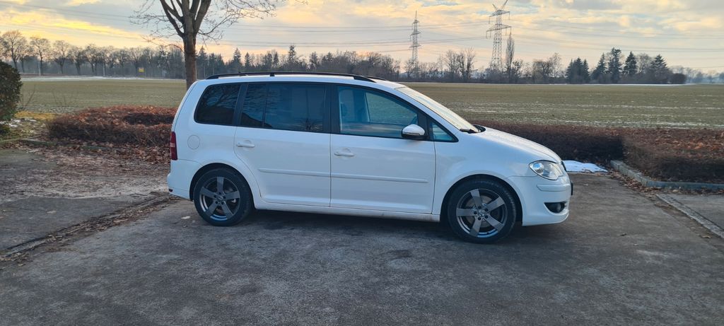 VW Touran 250.000 km 5.900 &euro; München 81241