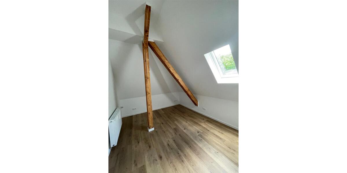 Dachgeschoßwohnung Neumünster - 2 Zimmer, 39 m&sup2;, 365&euro; | Angebot:25305453