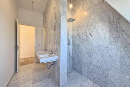 Mit **Einbauküche** - Stilvolle 3-Zimmer-Wohnung mit Dachterrasse & elegantem Bad!