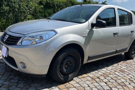 Dacia Sandero 112.900 km 900 &euro; Leubsdorf 09573
