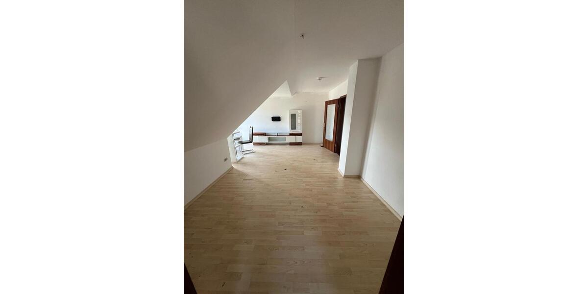 Dachgeschoßwohnung Naila - 1 Zimmer, 58 m&sup2;, 375&euro; | Angebot:24474413