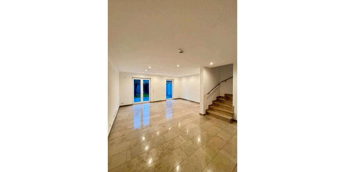 Reihenhaus Ingolstadt Münchener Straße - 6 Zimmer, 124 m&sup2;, 640.000&euro; | Angebot:27093191