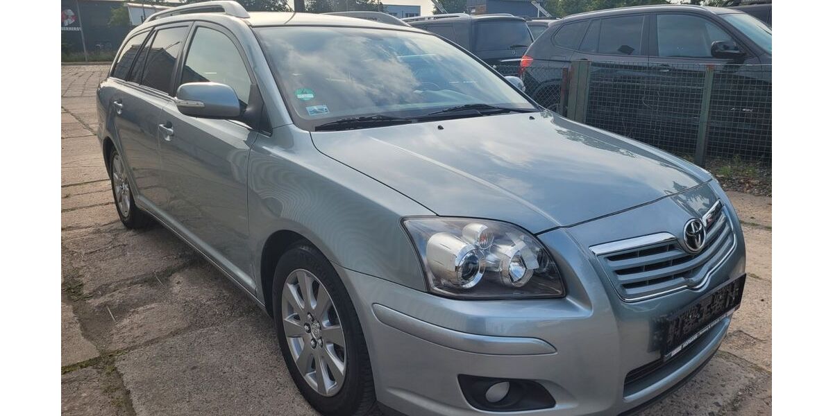 Toyota Avensis 153.860 km 4.900 &euro; Berlin 12277