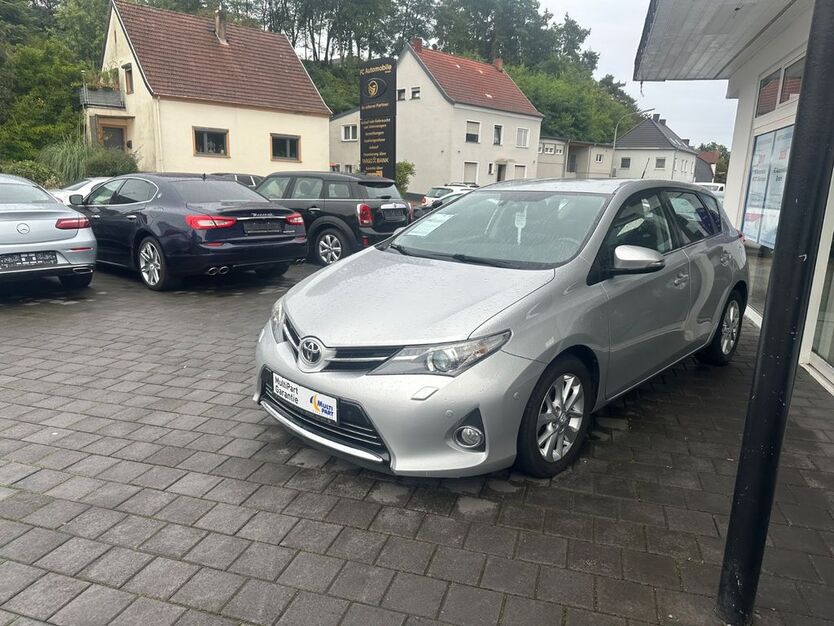 Toyota Auris 136.948 km 9.900 € Beckingen 66701