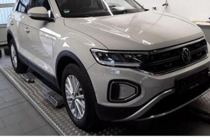 VW T-Roc 37.811 km 20.910 € Nürnberg 90411