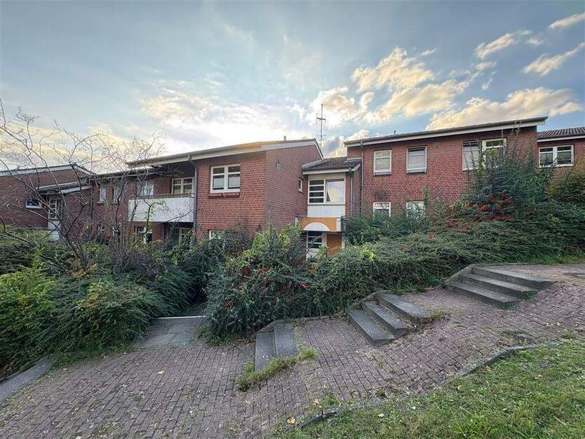 Gepflegte 2-Zimmer-Wohnung mit sonniger Loggia in Kiel-Dietrichsdorf - jetzt investieren! 2 zimmer