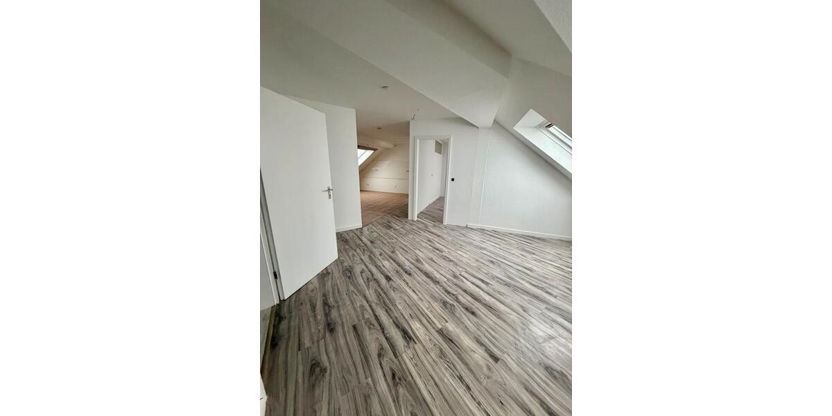 Dachgeschoßwohnung Wuppertal Eckbusch - 5 Zimmer, 90 m&sup2;, 900&euro; | Angebot:24434547