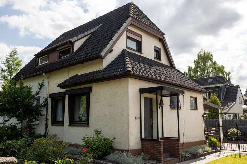Haus zum Kaufen in Delmenhorst 146.000 € 70 m²