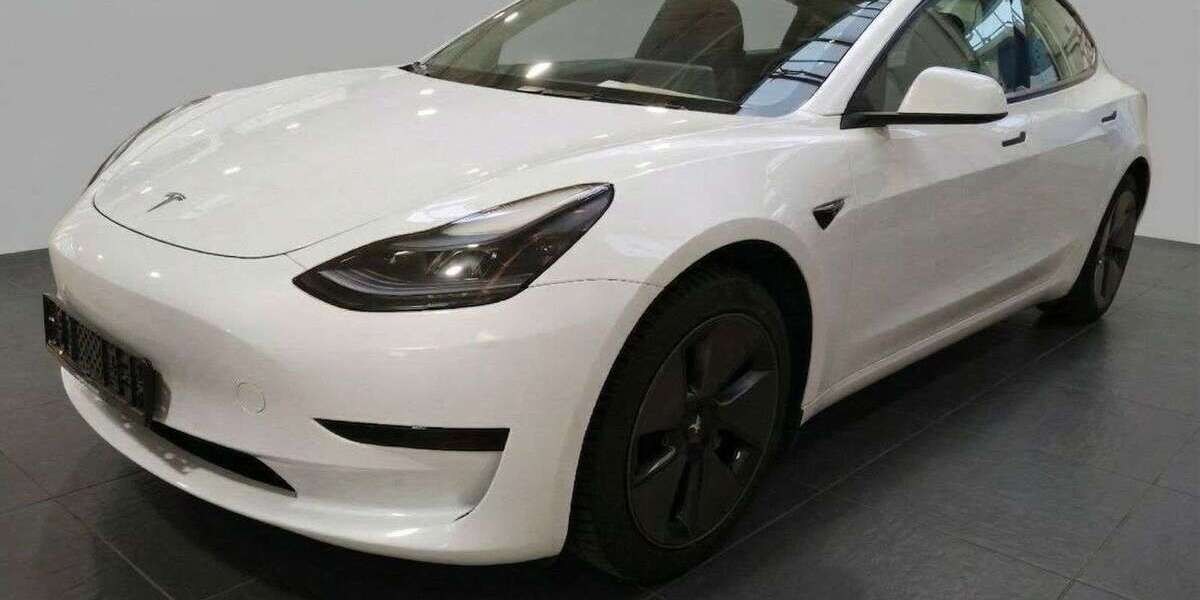 Tesla Model 3 61.780 km 27.950 &euro; Herges-Hallenberg 98587