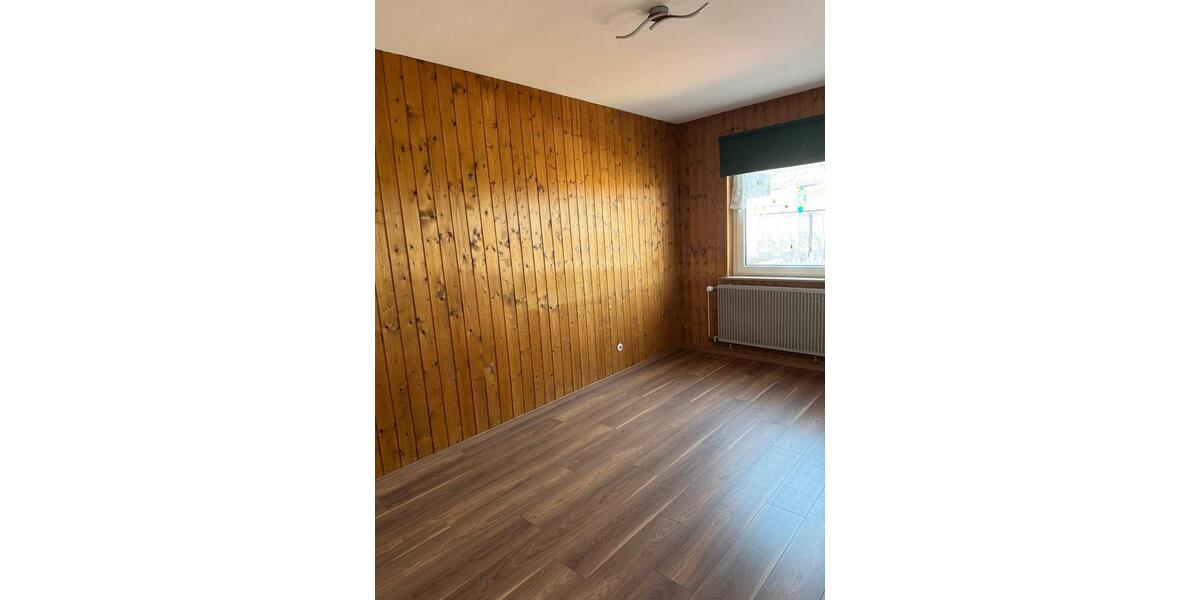 Einfamilienhaus Ahnsen - 8 Zimmer, 210 m&sup2;, 245.000&euro; | Angebot:25404404