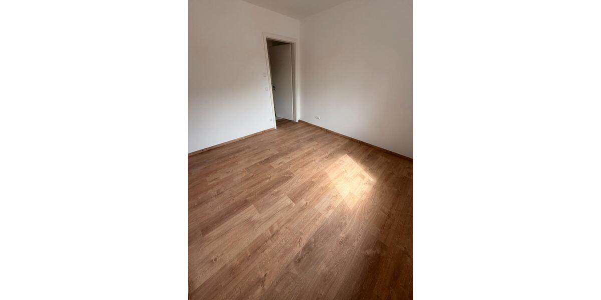 Erdgeschoßwohnung Dresden Klotzsche - 4 Zimmer, 100 m&sup2;, 1.750&euro; | Angebot:26478455