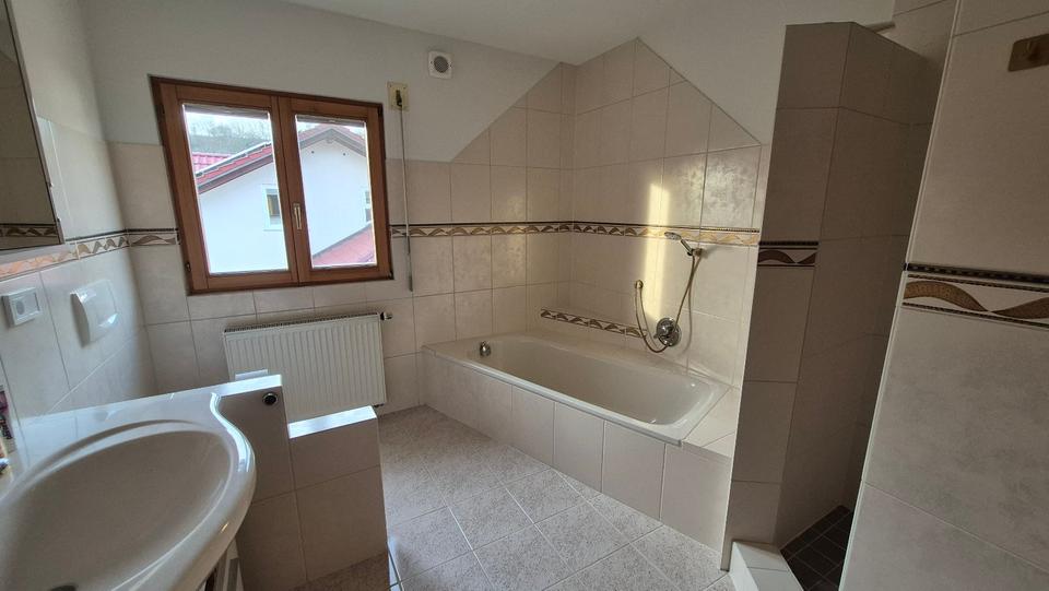 Etagenwohnung Wutöschingen - 3.5 Zimmer, 100 m&sup2;, 1.000&euro; | Angebot:25518951