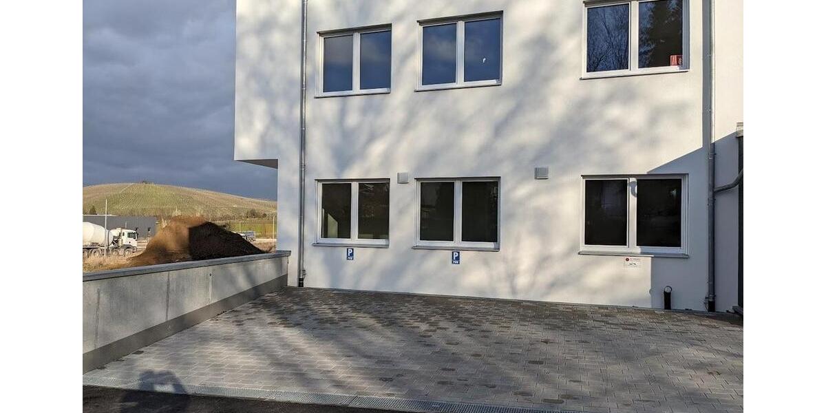 Neu - €8qm - 4 x 275qm oder 1.100qm, Tiefgarage mit 19x E-Ladestationen, Aufzug, Klimatisiert zimmer