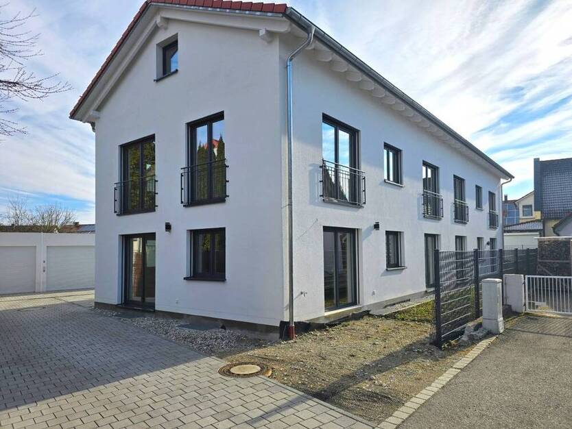 Neubau-Doppelhaus bezugsfertig: Raumwunder inkl. Wärmepumpe - Nähe S-Bahn S1S8 Schwaigerloh